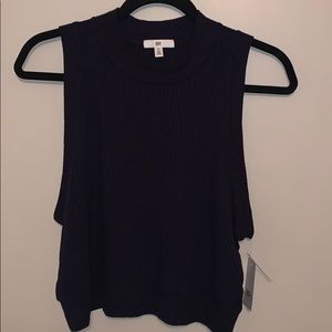 BP navy crop top
